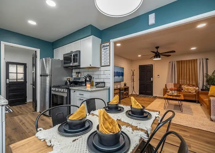 Close To Airport* Pets*Fenced Yard*A/C & Fast Wifi