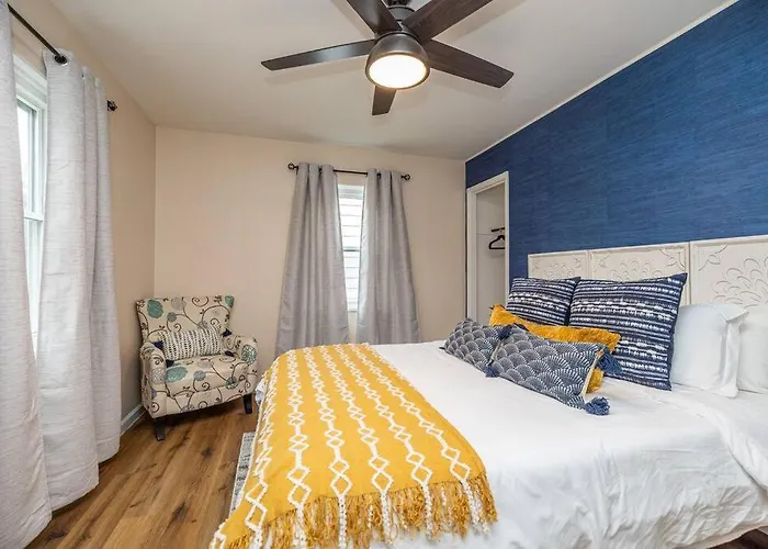 Close To Airport* Pets*Fenced Yard*A/C & Fast Wifi