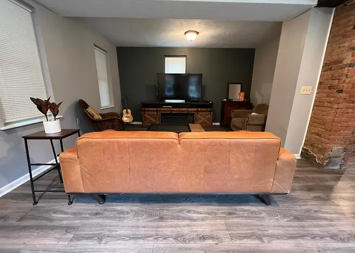 **Stylish Pet Friendly 3 Bedroom House**