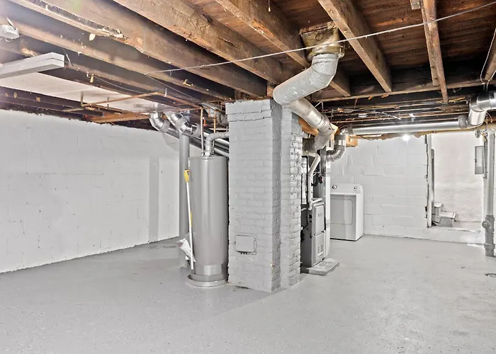 Comfortable 2-Bedroom House In Cleveland 1330