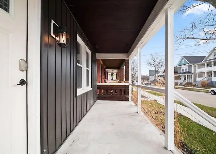 Large Remodeled 4 Bedroom Only 7 Minutes To Downtown