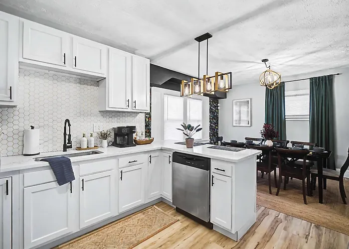 Newly Renovated And Designed Near Downtown