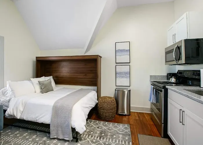 Modern Victorian Studio - Steps To Cleveland Clinic